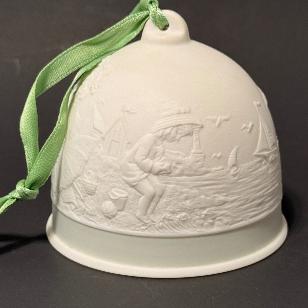 Lladro Collectors Society 1992‎ Porcelain Bell Beach Scene Ornament Spain White